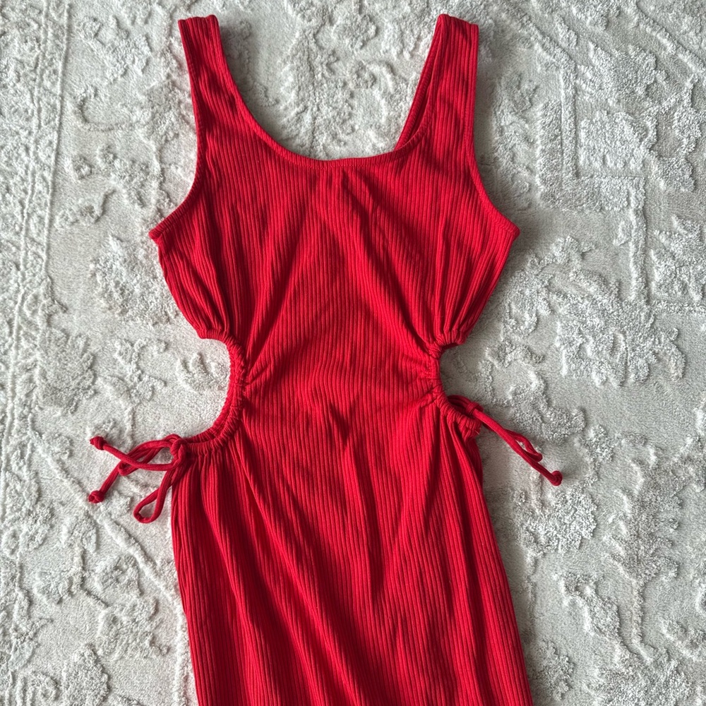 Red Cutout Ribbed Maxi Dress - Picture 2 of 7
